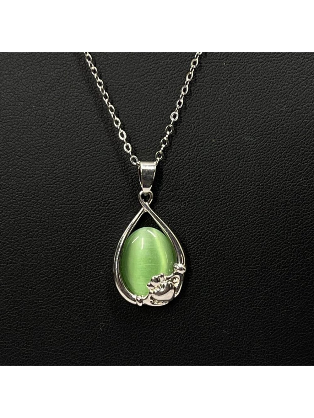 Solvar Ireland Green Cat Eye Claddagh Teardrop Pendant Necklace Silver Tone